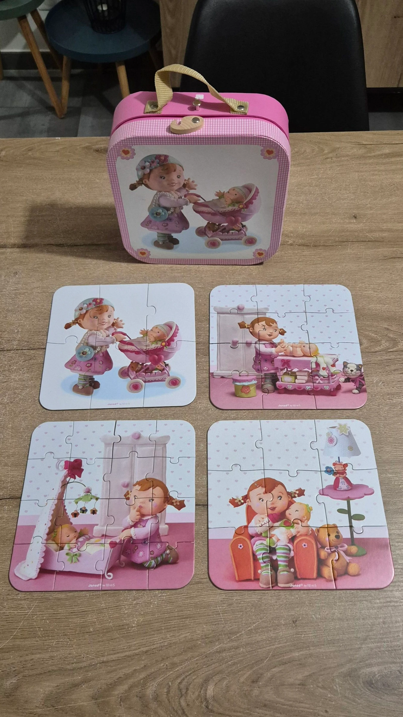Valise 4 puzzles Lilou joue à la poupée 